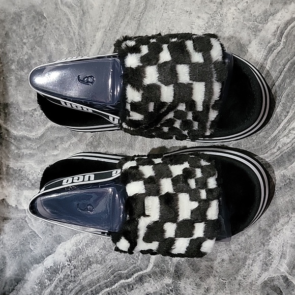 NWT Women's UGG Fuzzy Slides - Picture 3 of 6